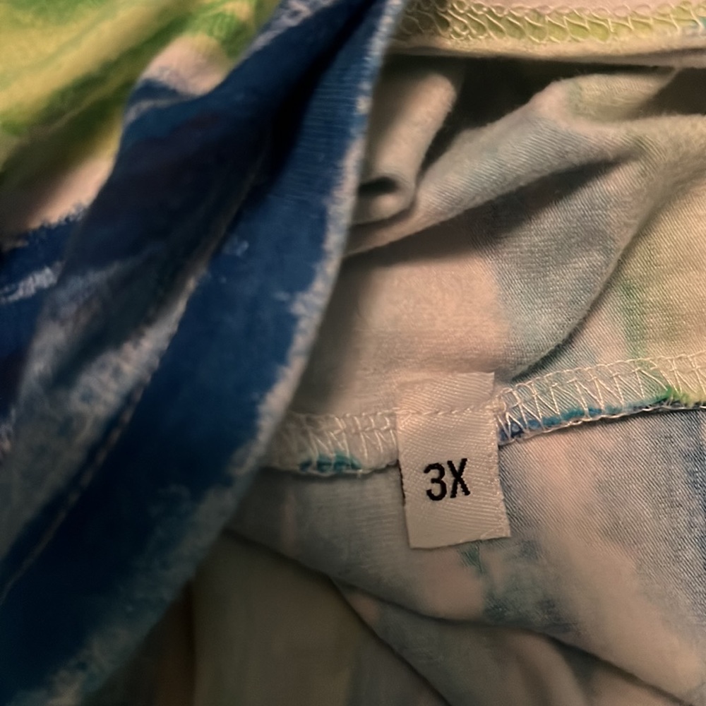 Bundle of two tops One is New and the other in great condition - Picture 9 of 9